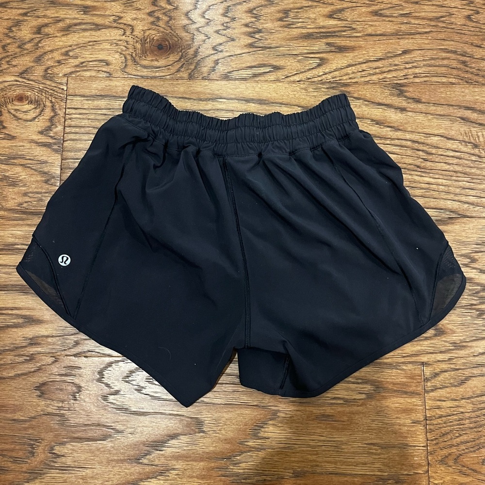Lululemon Hotty Hot Shorts 2.5 in